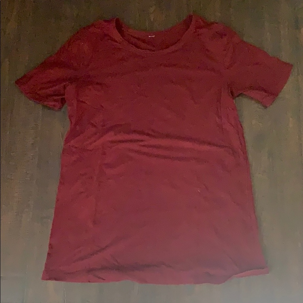 Lululemon maroon tshirt